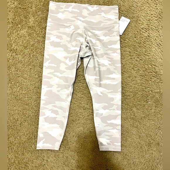 ATHLETA ELATION CAMO 7/8 TIGHT - Picture 4 of 6
